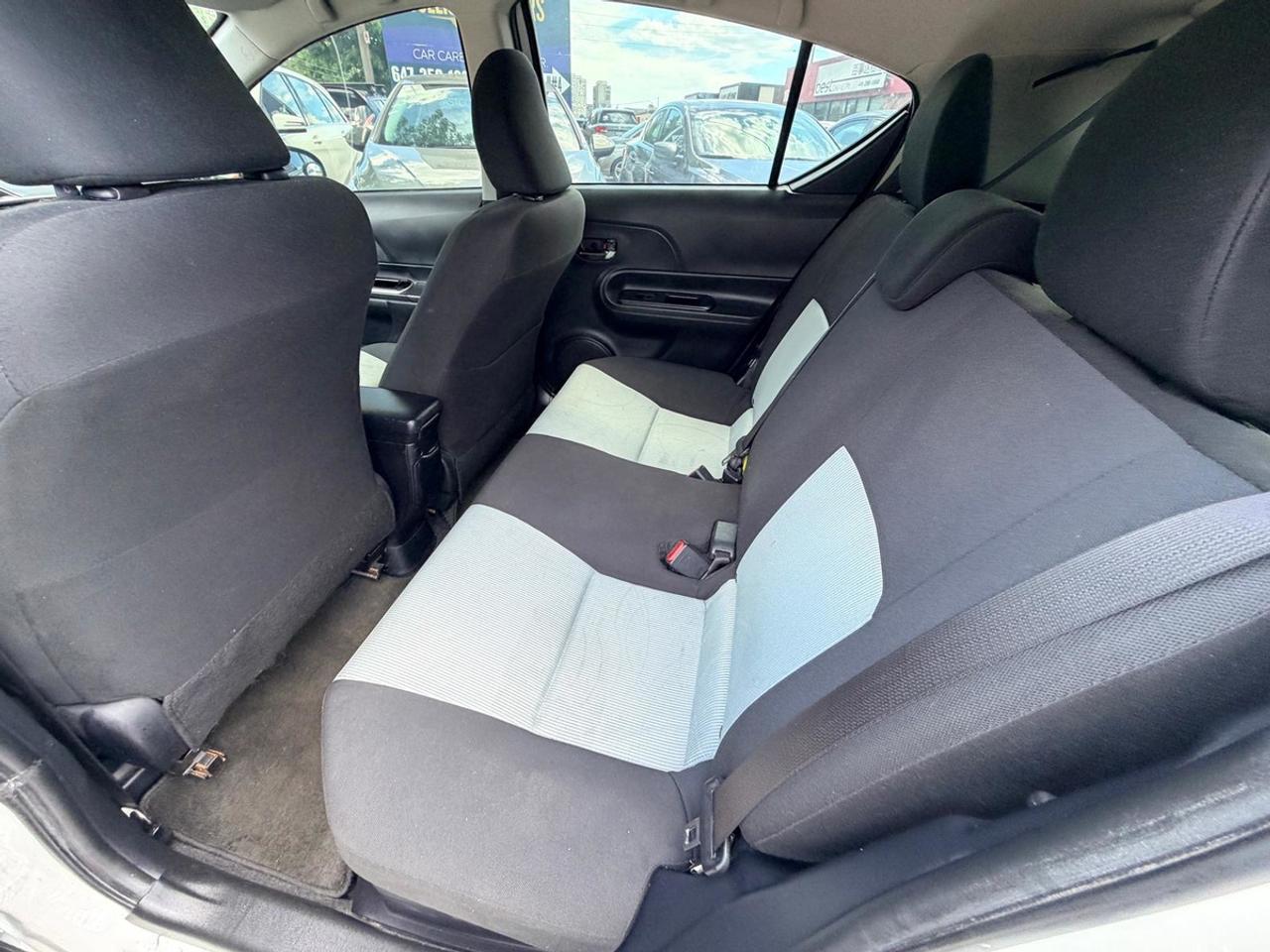 2015 Toyota Prius c Two Photo