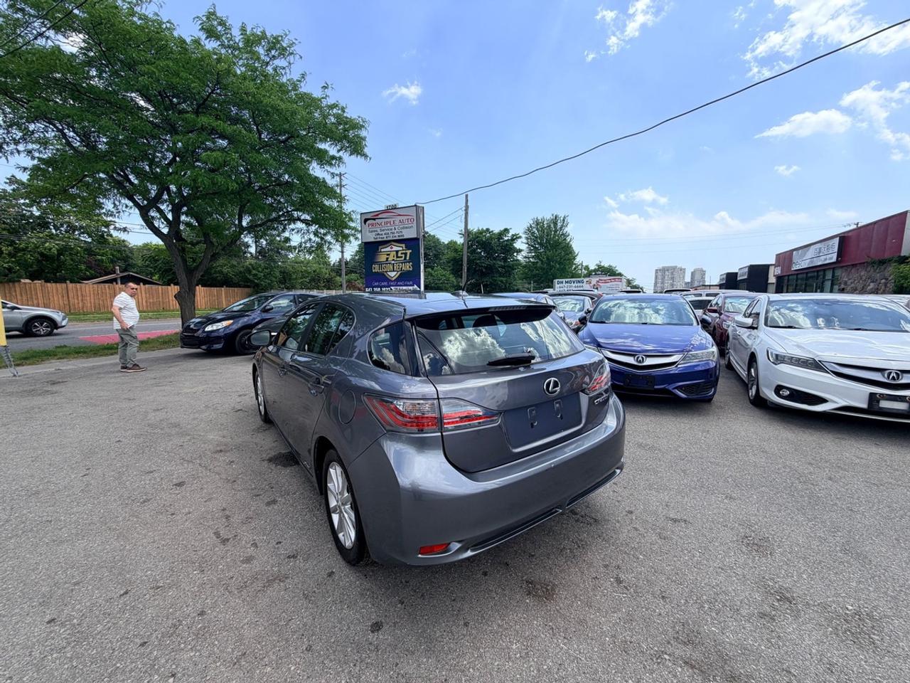 2013 Lexus CT 200h Base Photo4