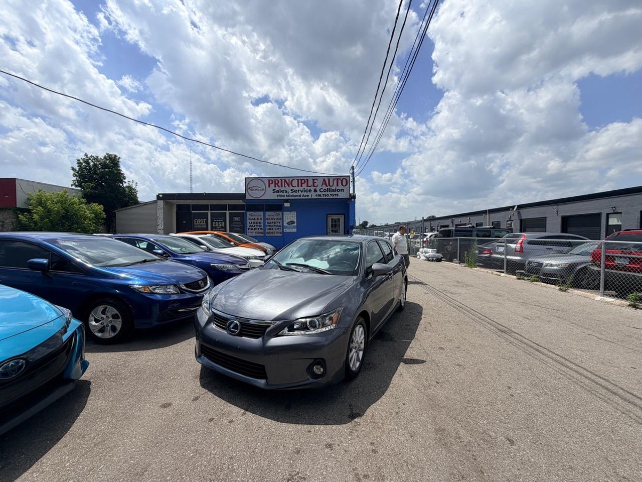2013 Lexus CT 200h Base Photo0