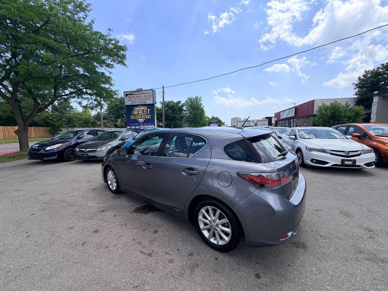 2013 Lexus CT 200h Base Photo3