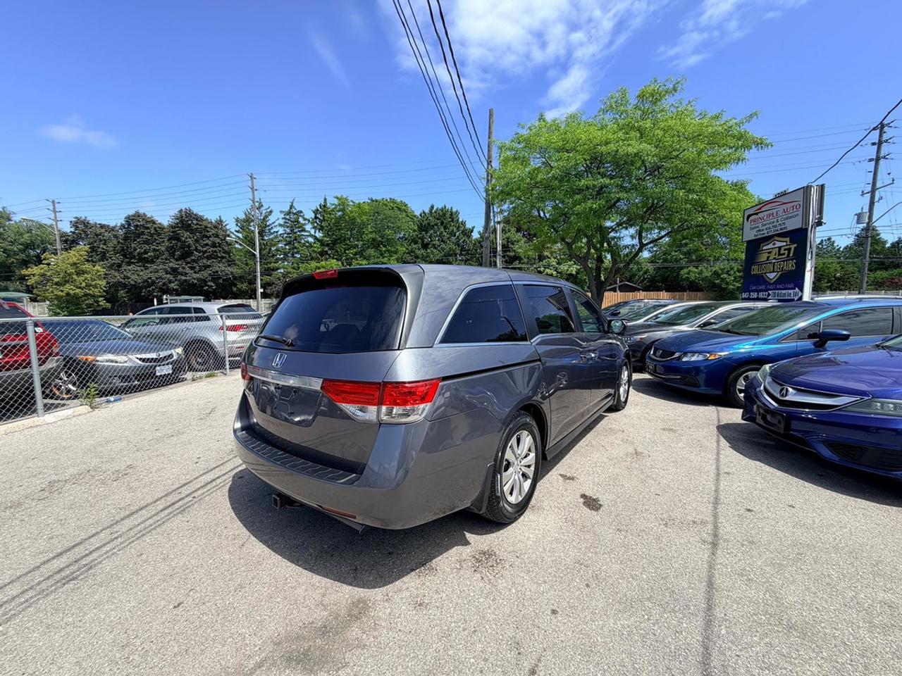 2017 Honda Odyssey EX Photo