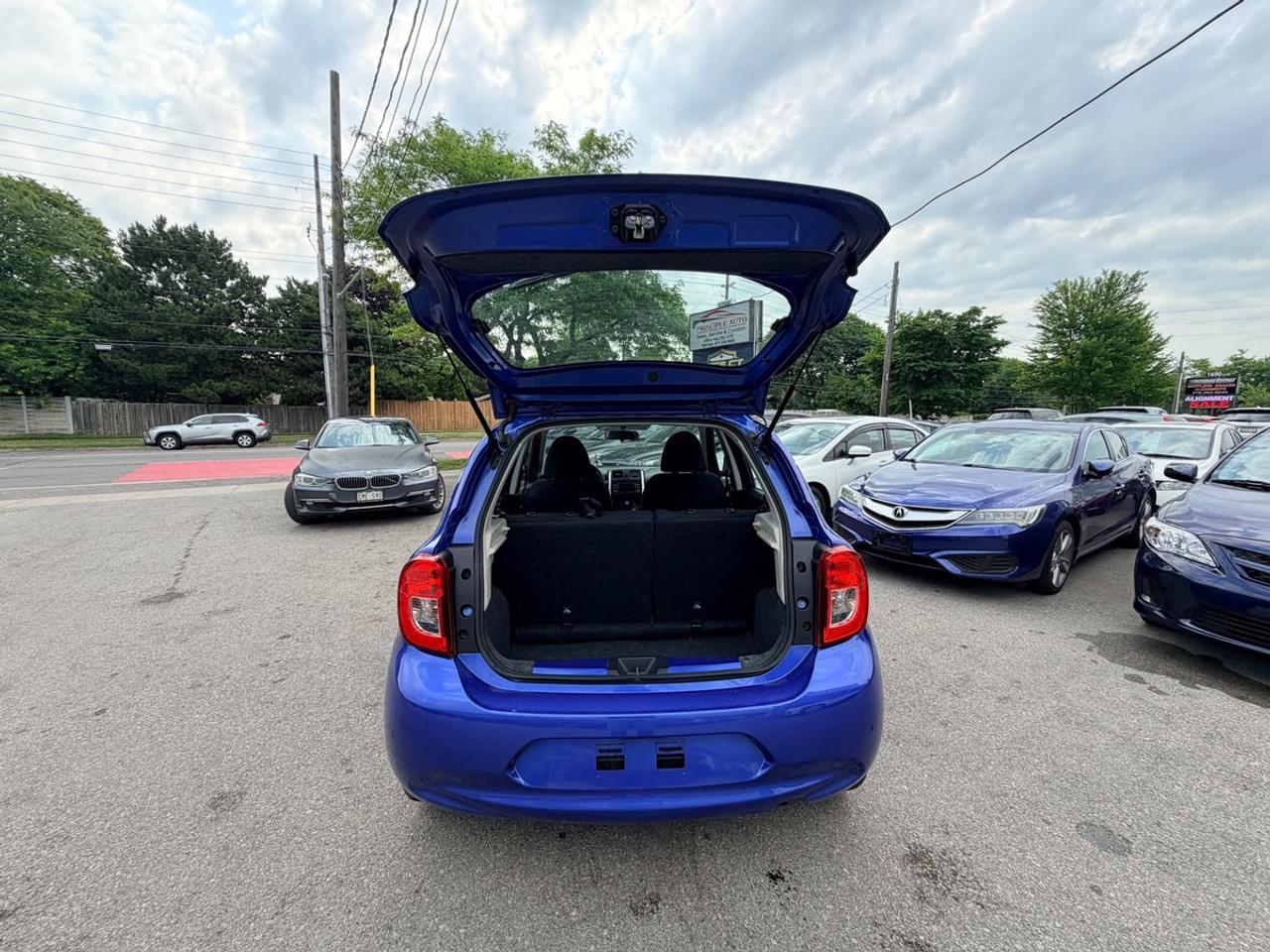 2015 Nissan Micra Base Photo