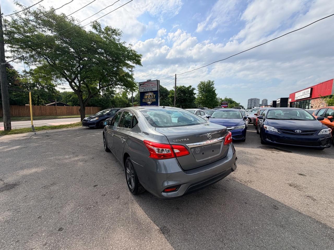 2018 Nissan Sentra SV Photo4