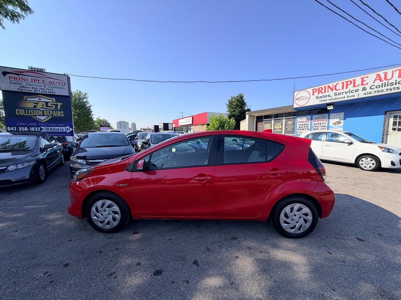 2018 Toyota Prius c Two Photo