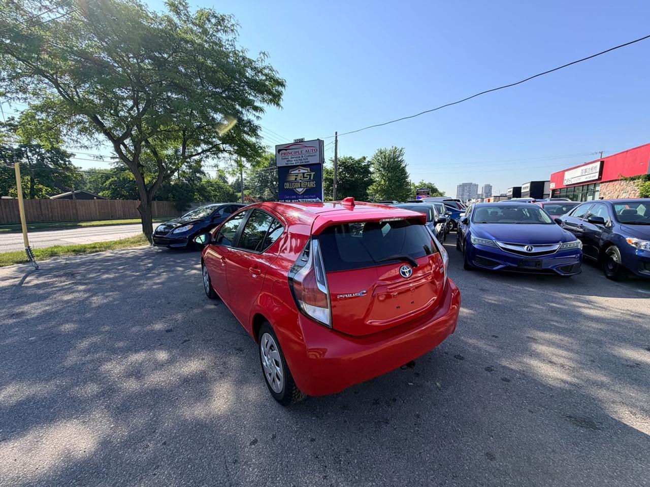 2018 Toyota Prius c Two Photo