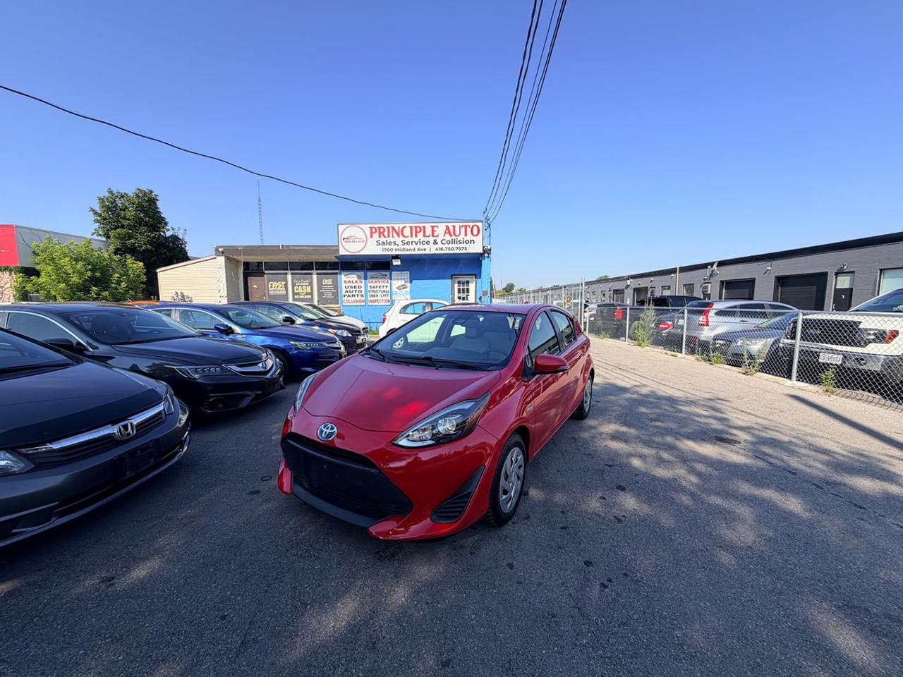 2018 Toyota Prius c Two Photo0
