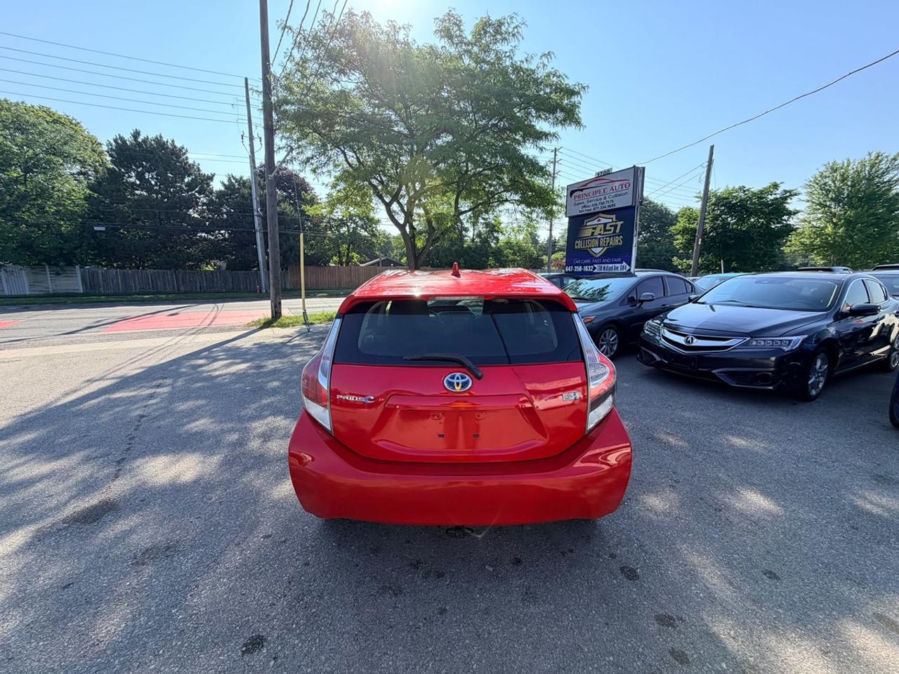 2018 Toyota Prius c Two Photo