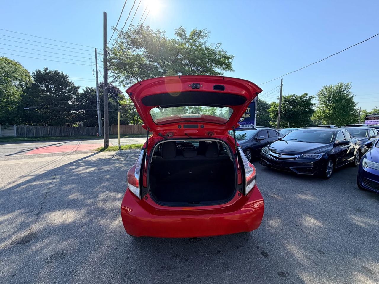 2018 Toyota Prius c Two Photo