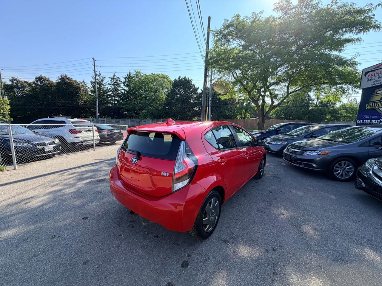 2018 Toyota Prius c Two Photo