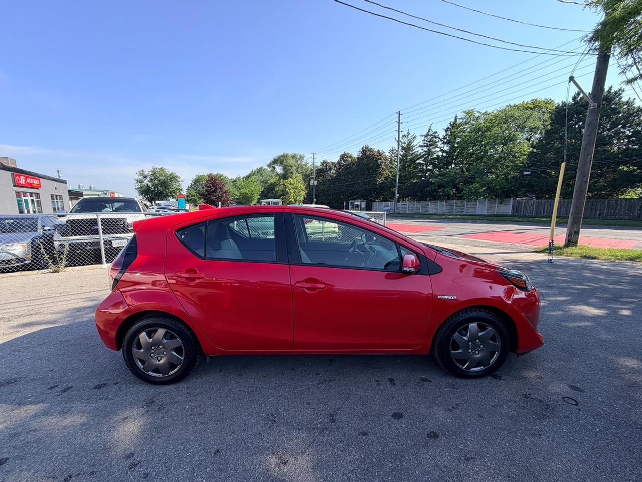 2018 Toyota Prius c Two Photo