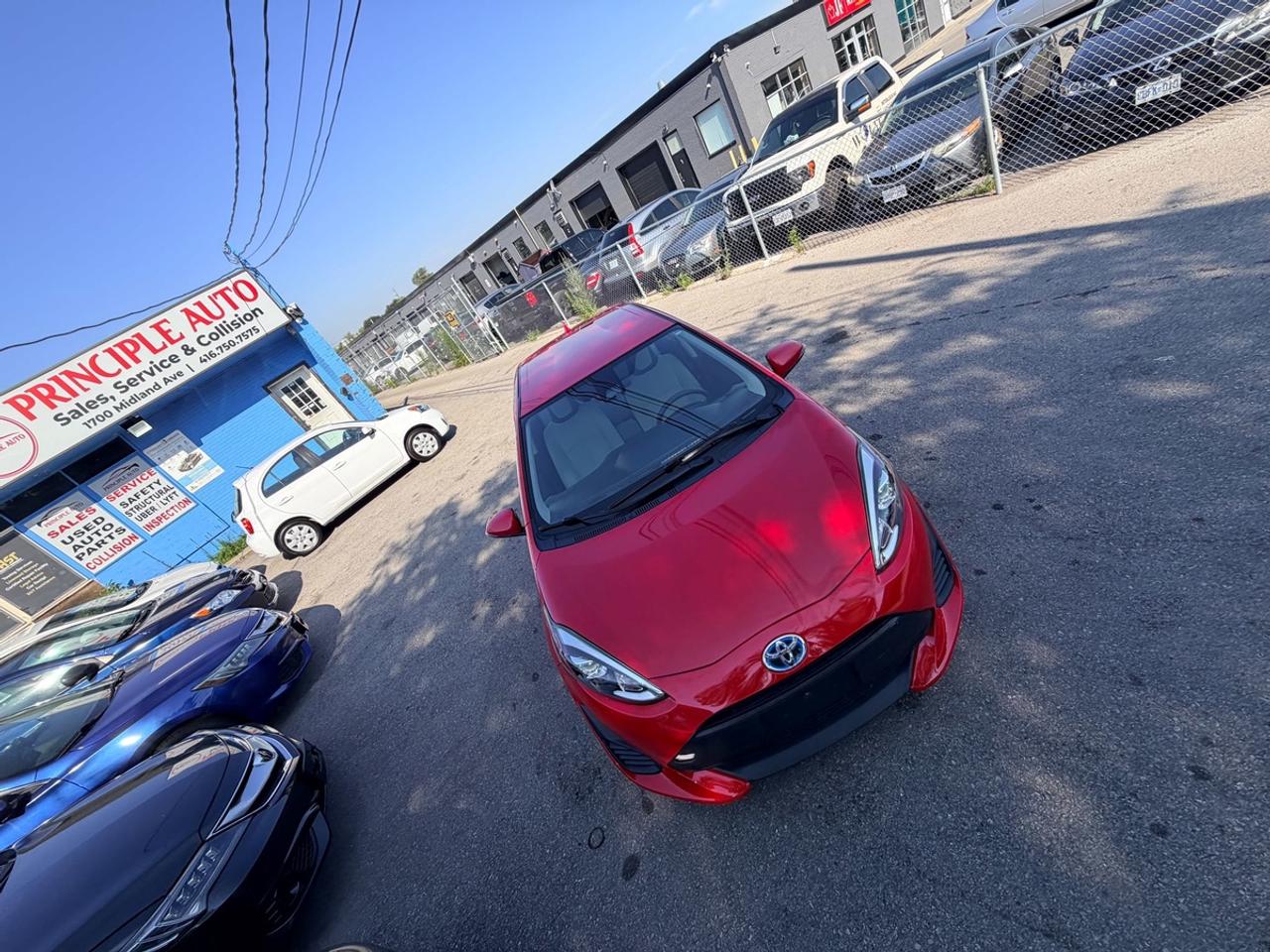 2018 Toyota Prius c Two Photo
