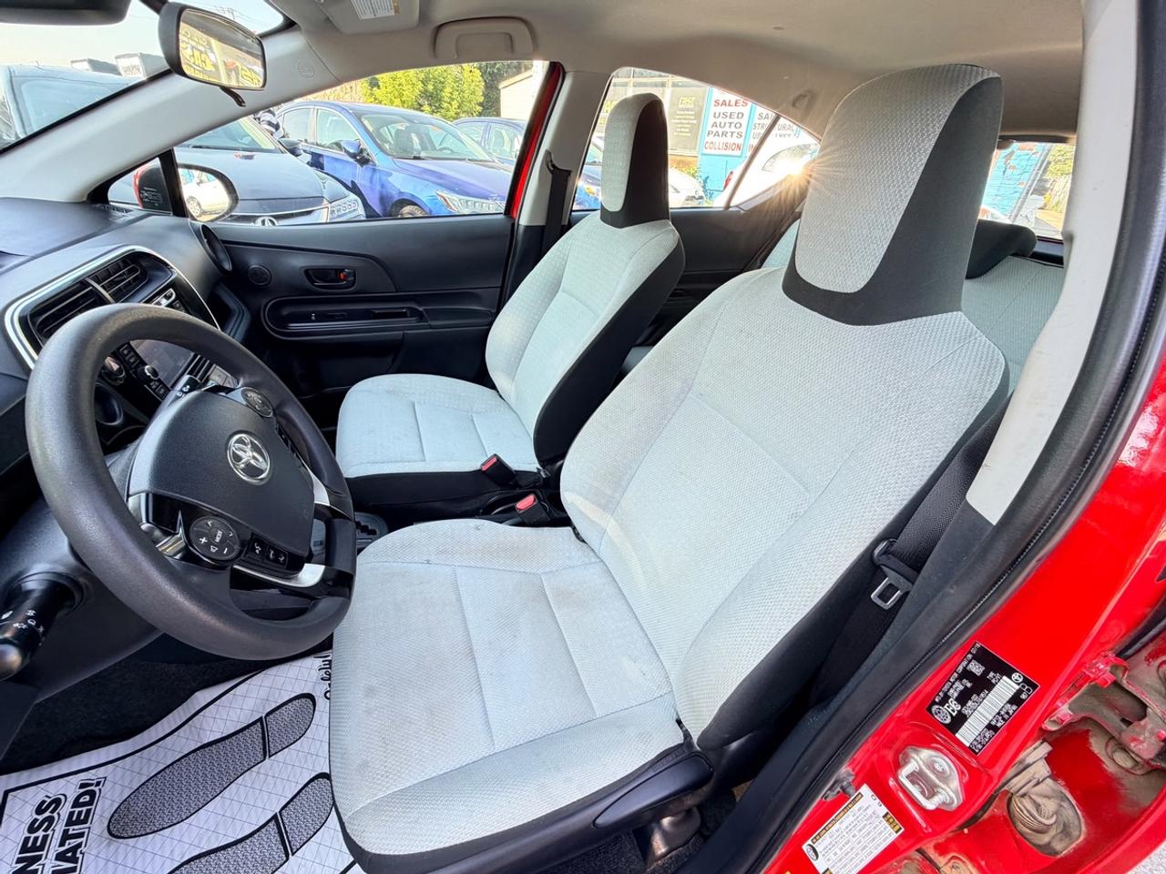 2018 Toyota Prius c Two Photo