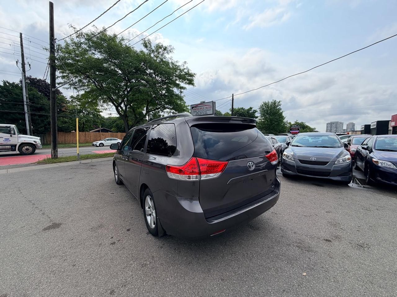 2012 Toyota Sienna LE Photo