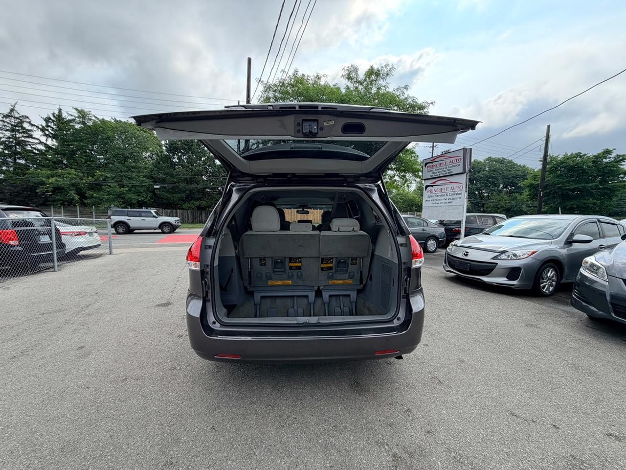 2012 Toyota Sienna LE Photo