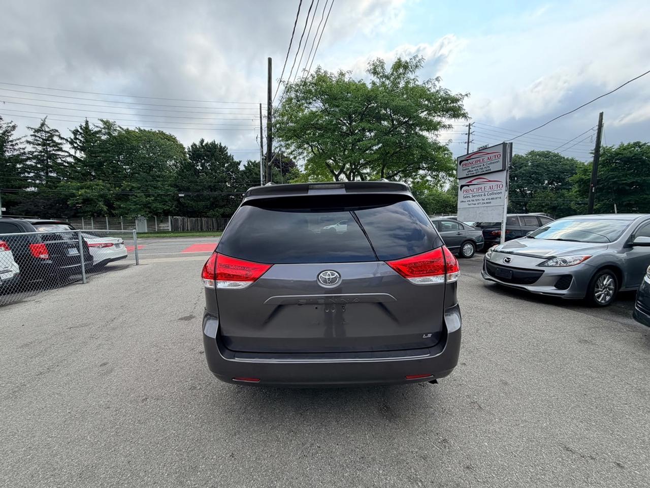2012 Toyota Sienna LE Photo