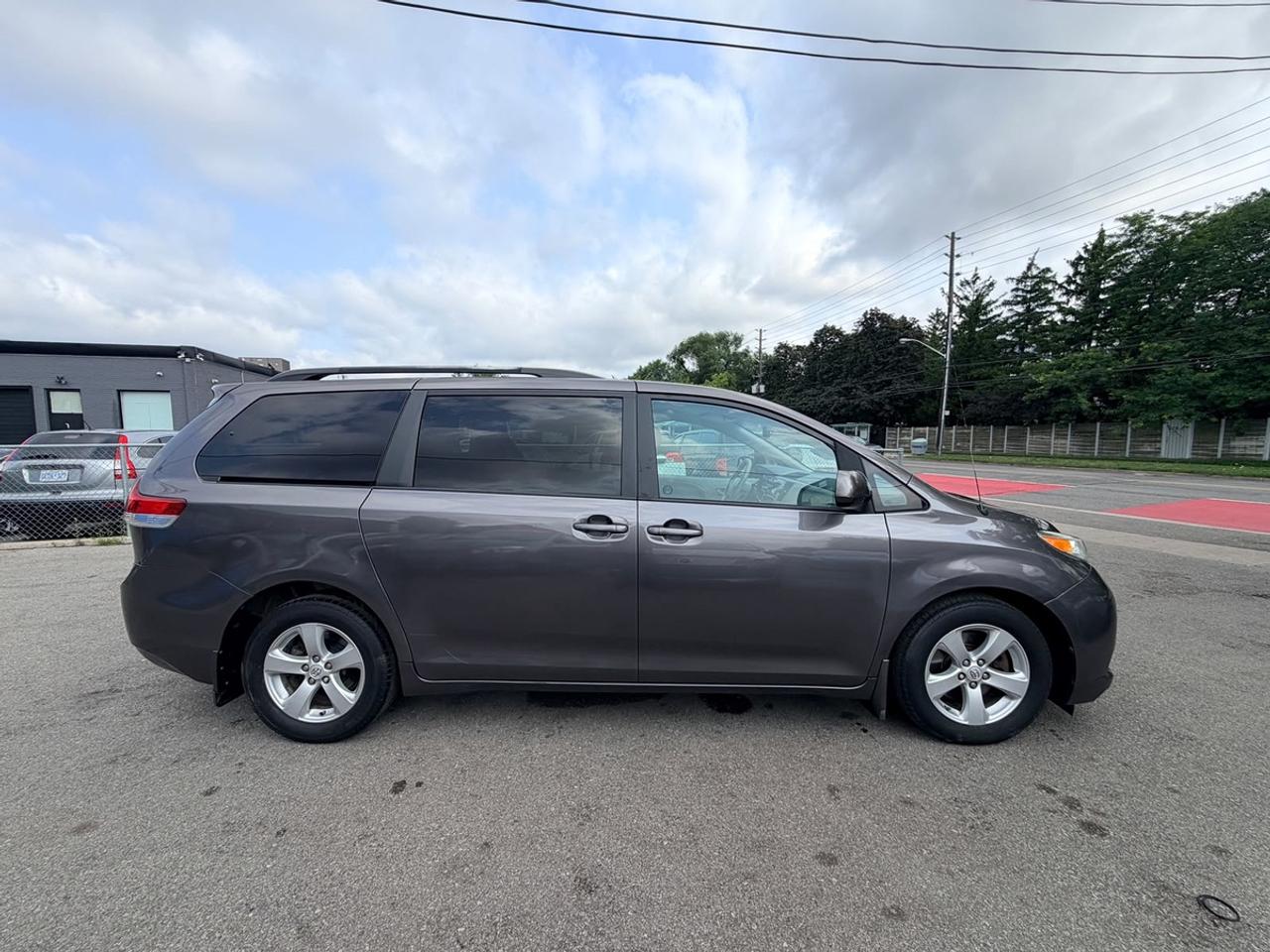 2012 Toyota Sienna LE Photo