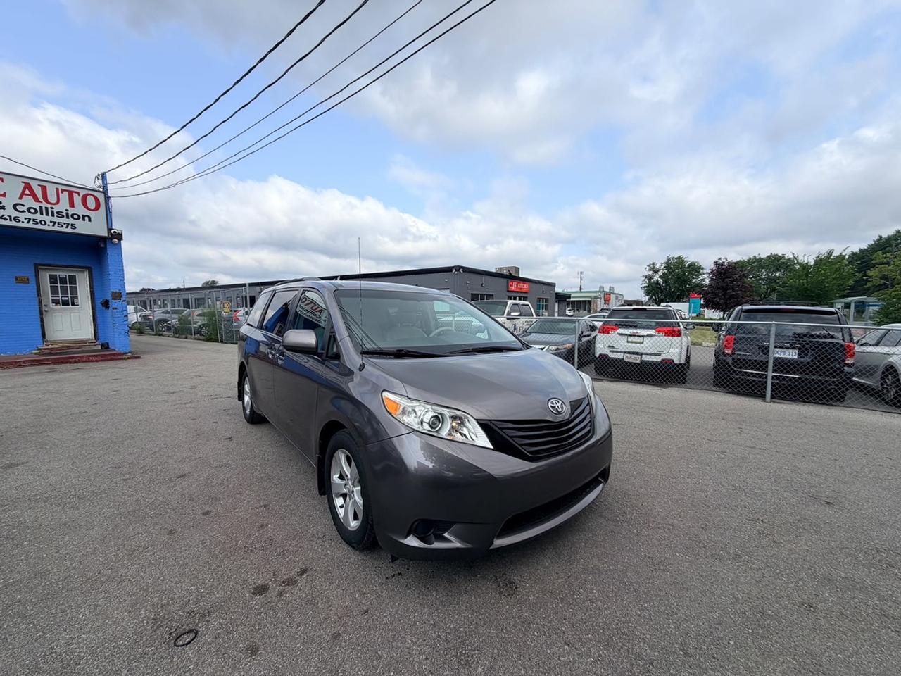 2012 Toyota Sienna LE Photo
