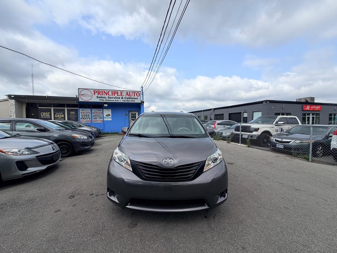 2012 Toyota Sienna LE Photo
