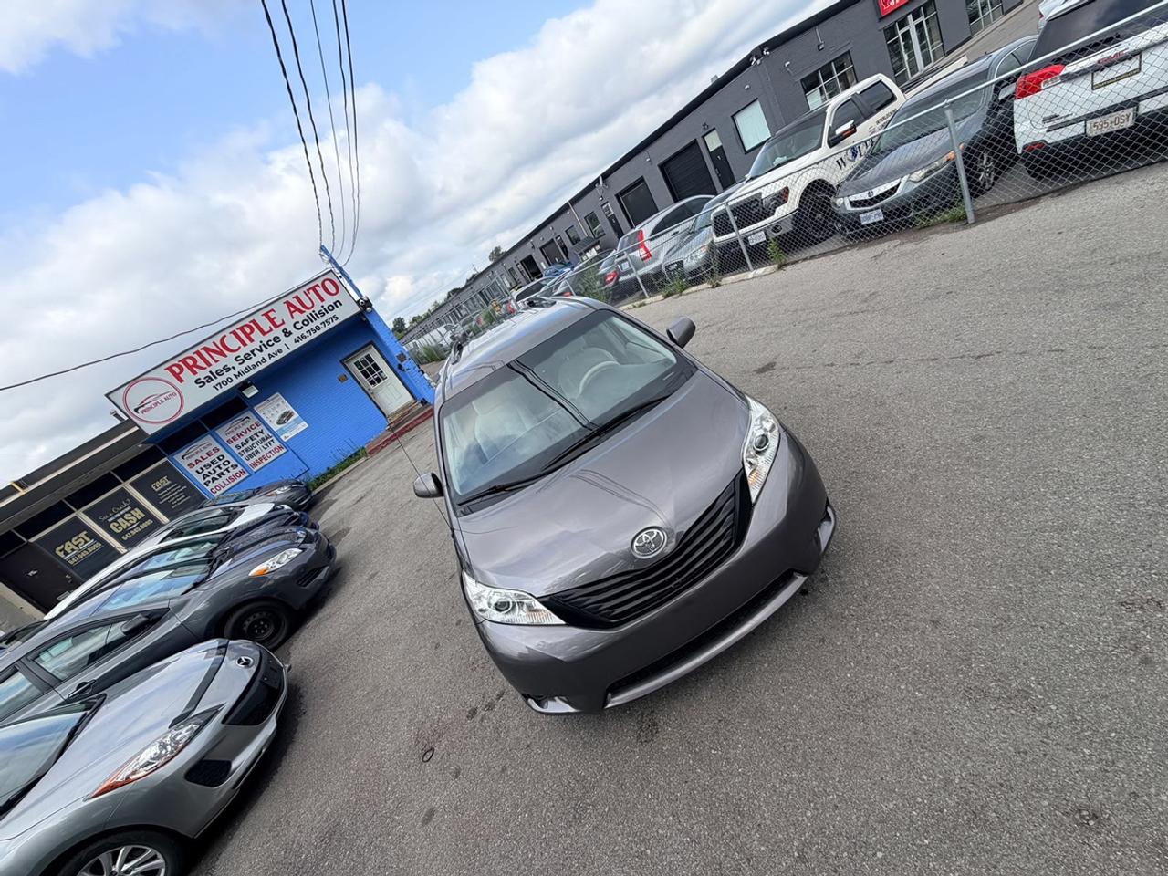 2012 Toyota Sienna LE Photo