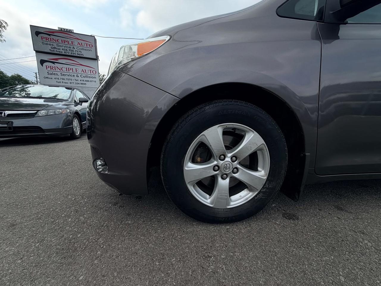 2012 Toyota Sienna LE Photo