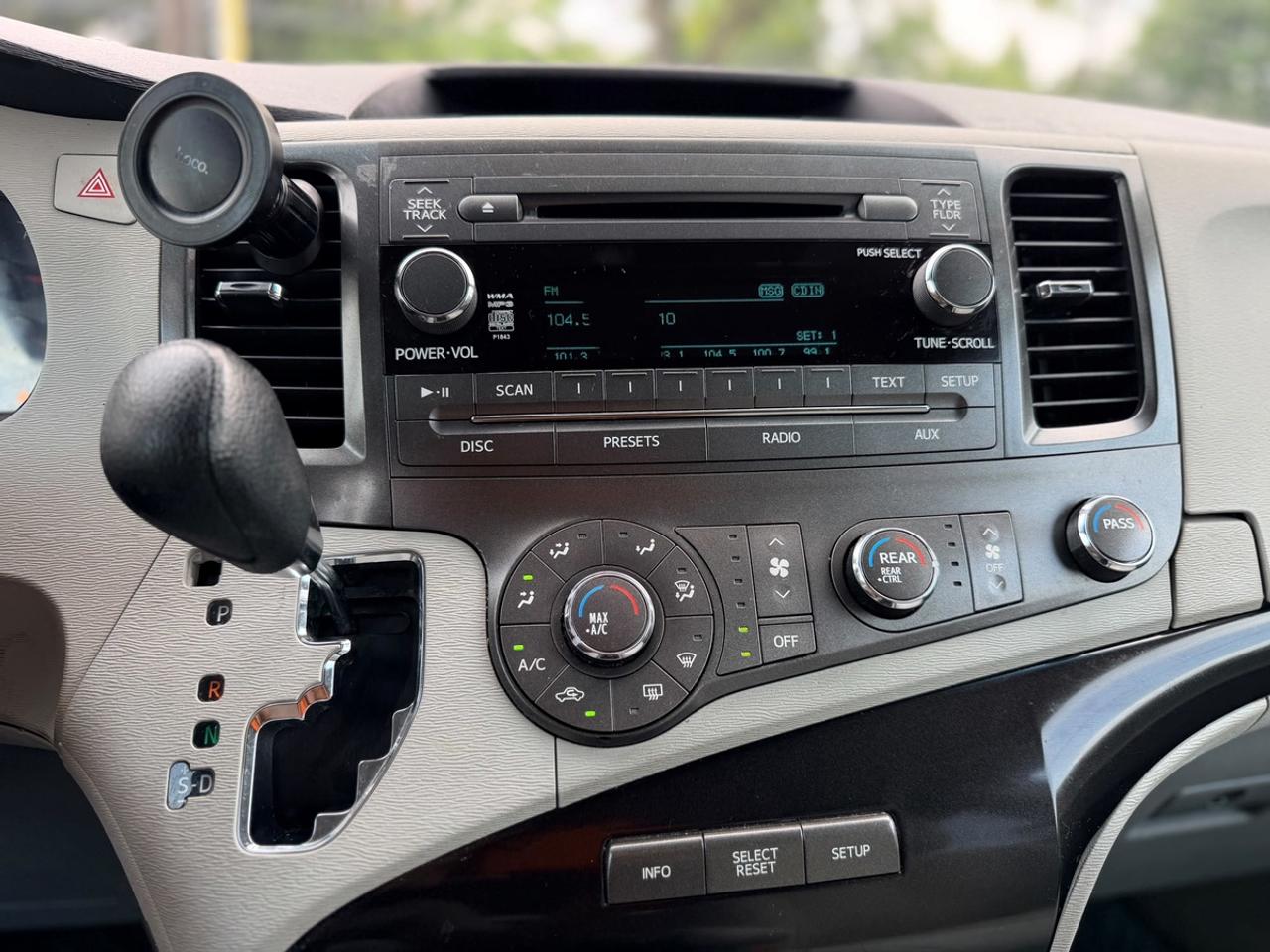 2012 Toyota Sienna LE Photo