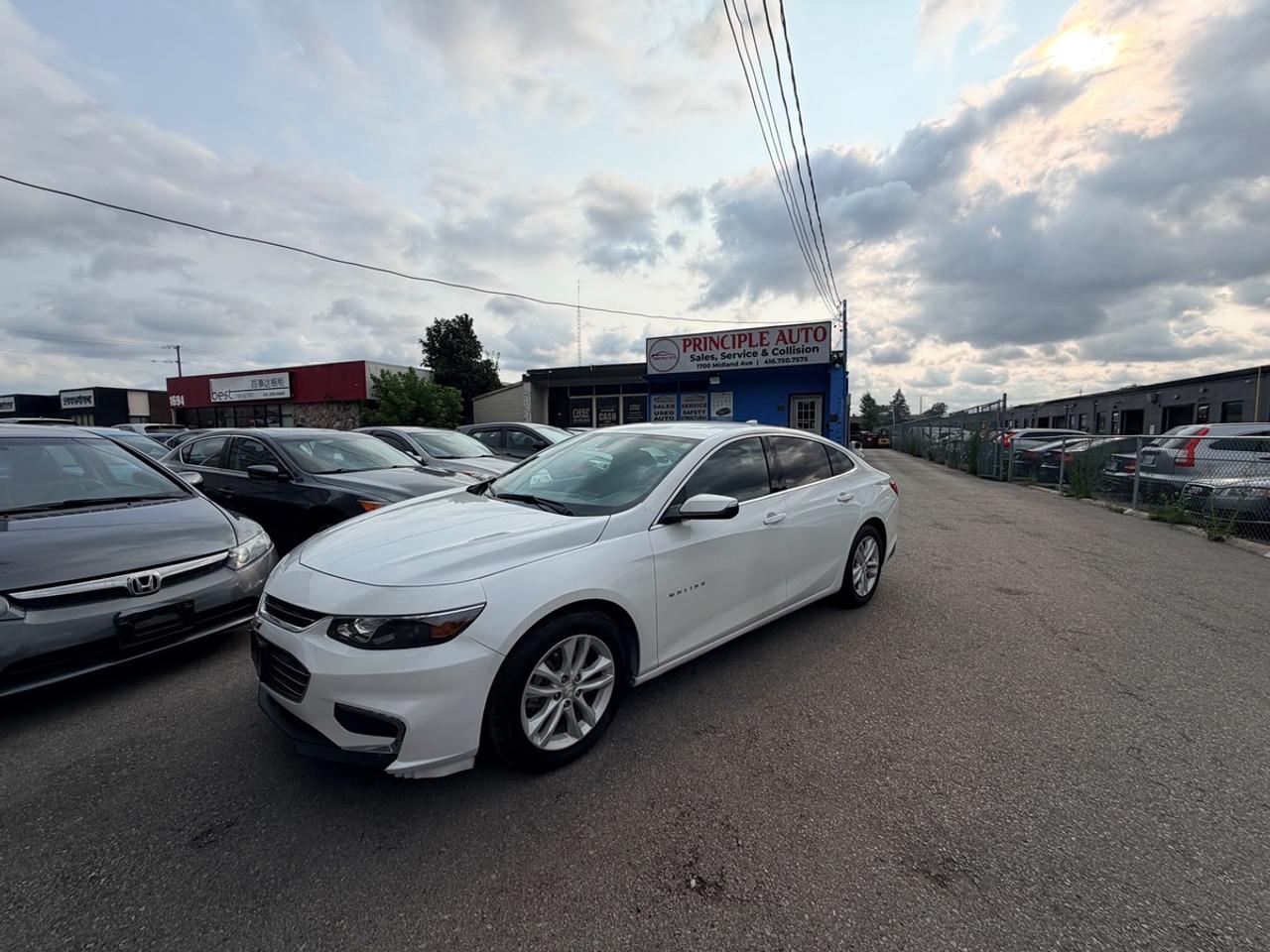 2017 Chevrolet Malibu LT Photo5