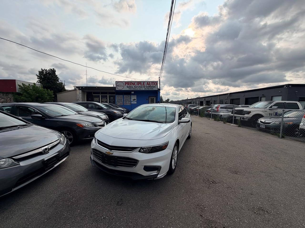 2017 Chevrolet Malibu LT Photo0