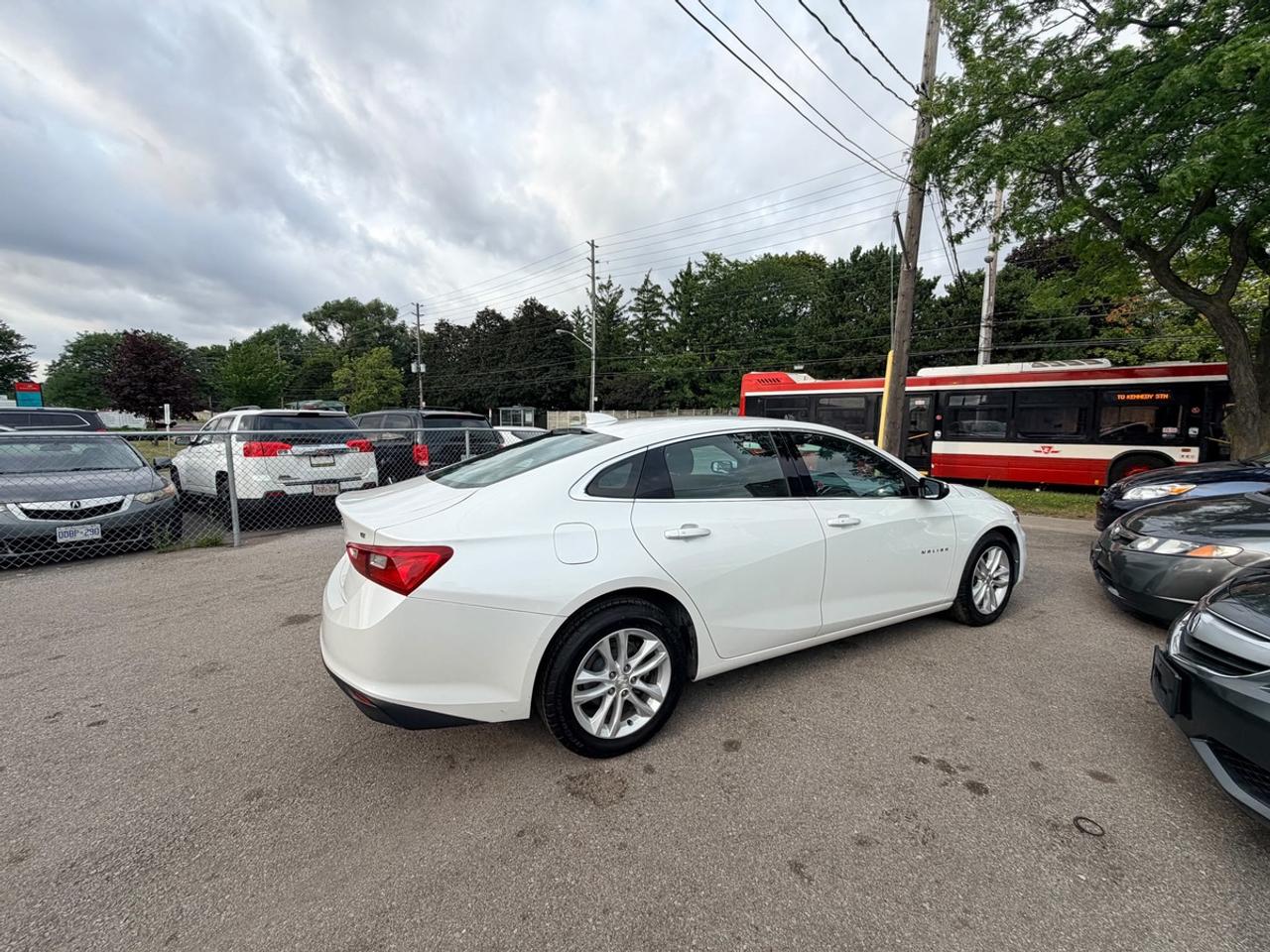 2017 Chevrolet Malibu LT Photo