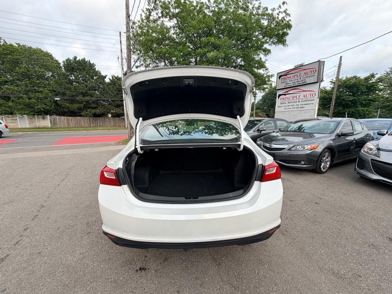 2017 Chevrolet Malibu LT Photo