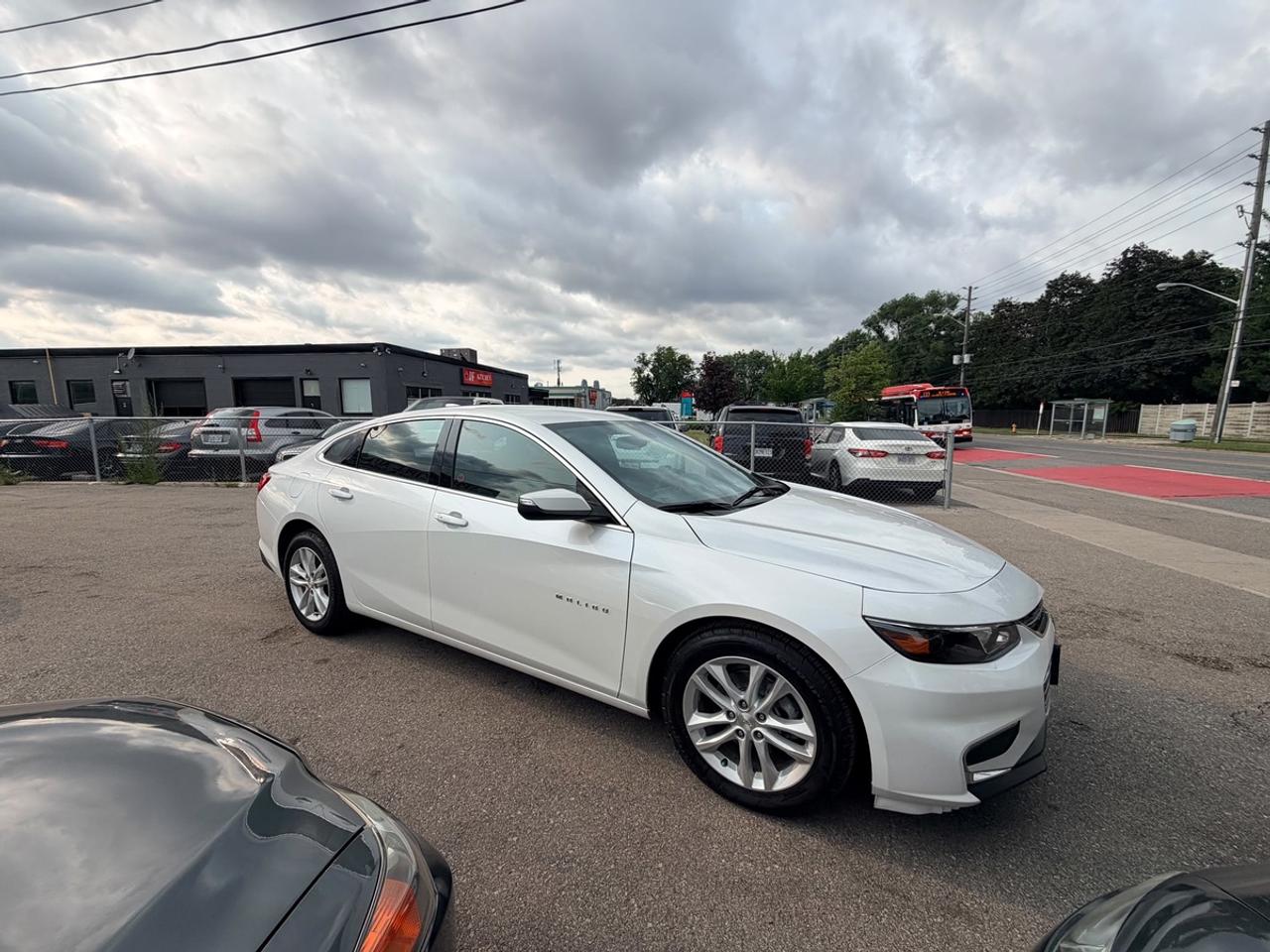 2017 Chevrolet Malibu LT Photo