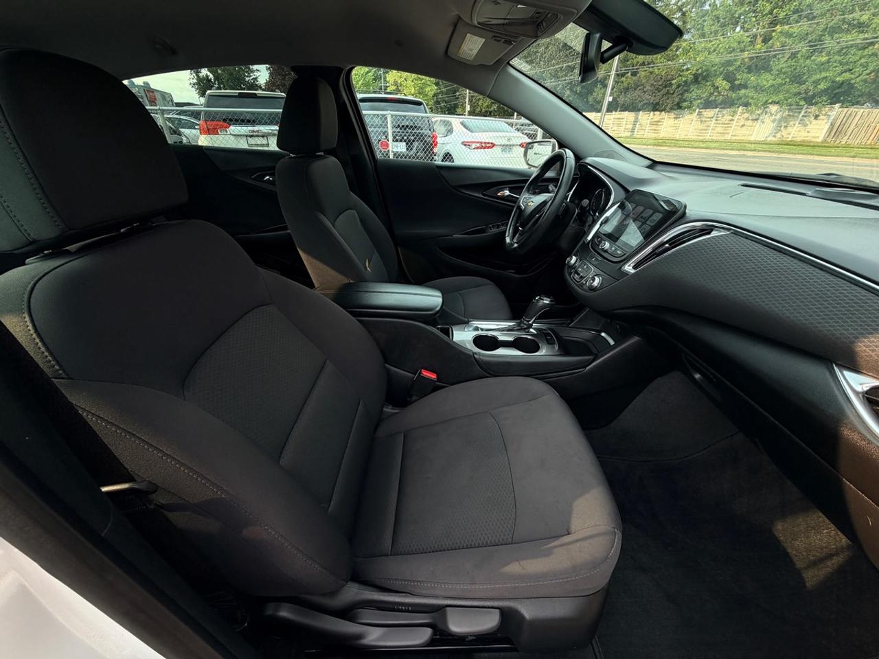 2017 Chevrolet Malibu LT Photo
