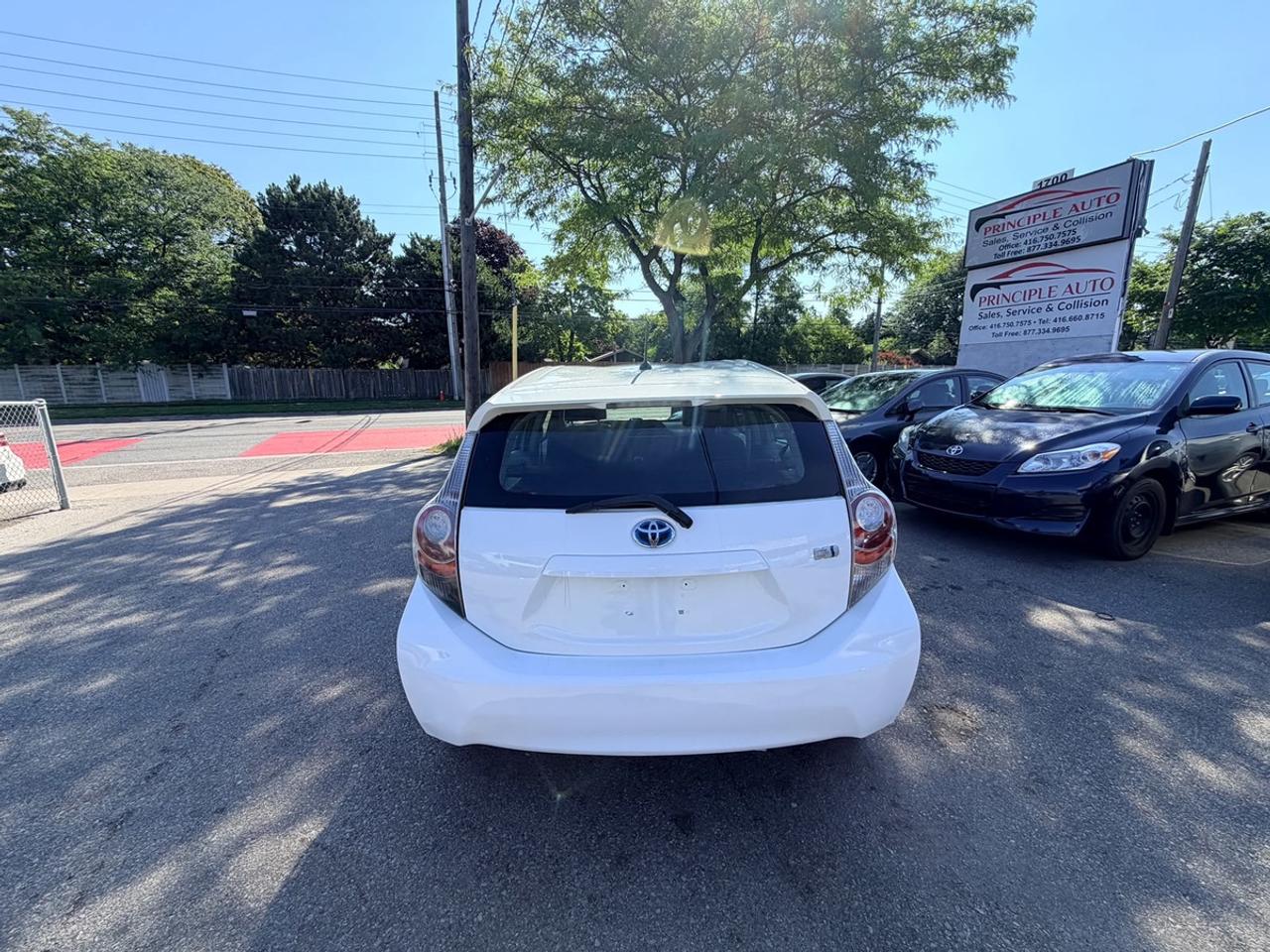 2013 Toyota Prius c Base Photo