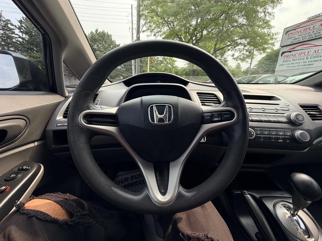 2010 Honda Civic DX-G Photo