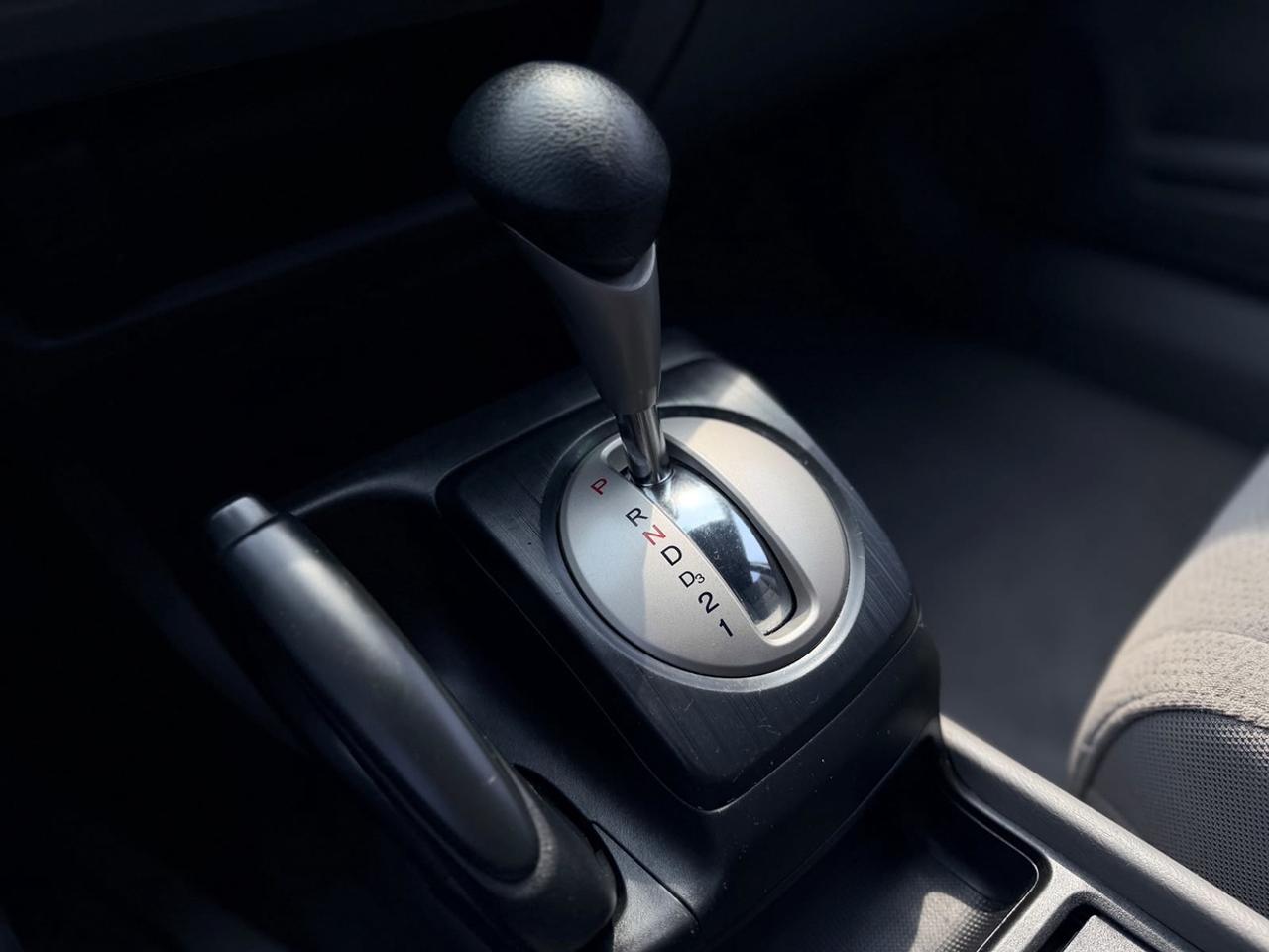 2010 Honda Civic DX-G Photo