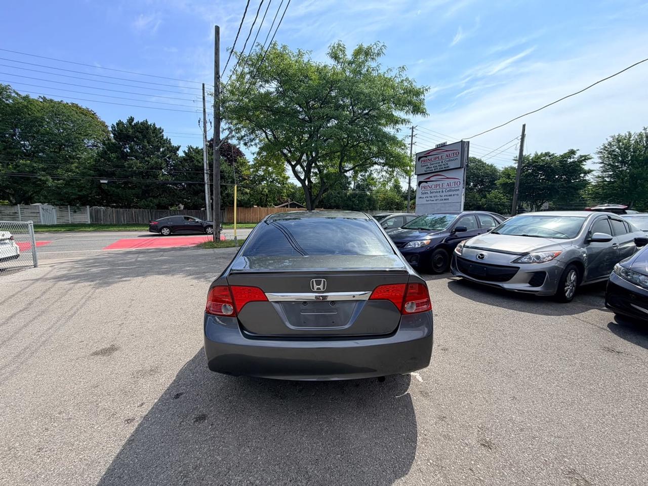 2010 Honda Civic DX-G Photo