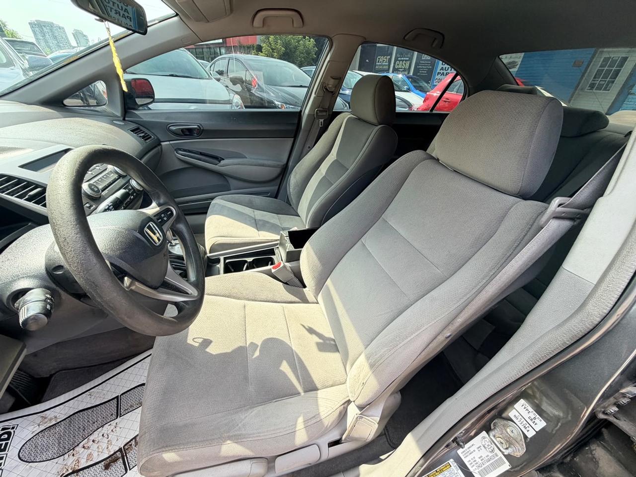 2010 Honda Civic DX-G Photo
