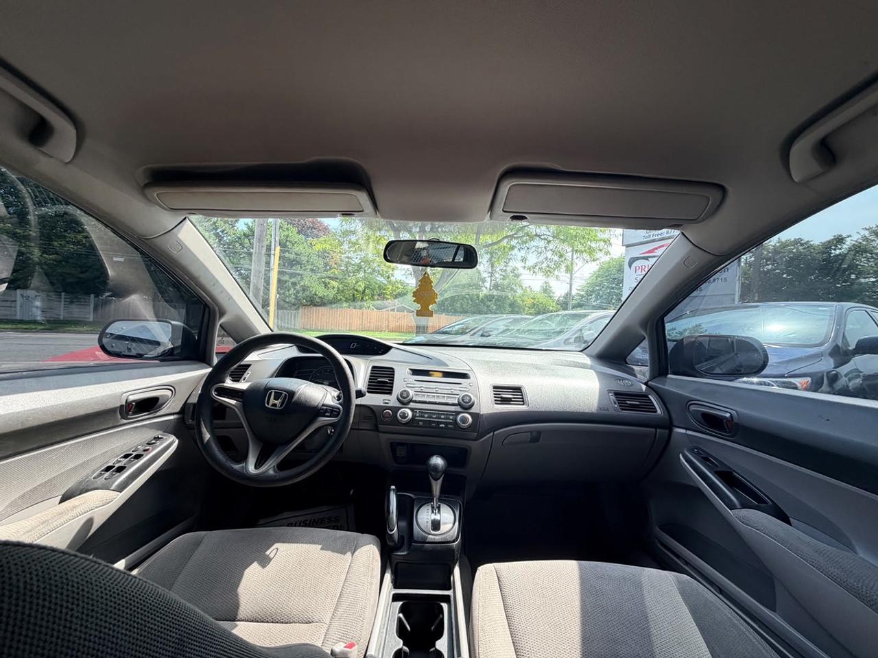 2010 Honda Civic DX-G Photo