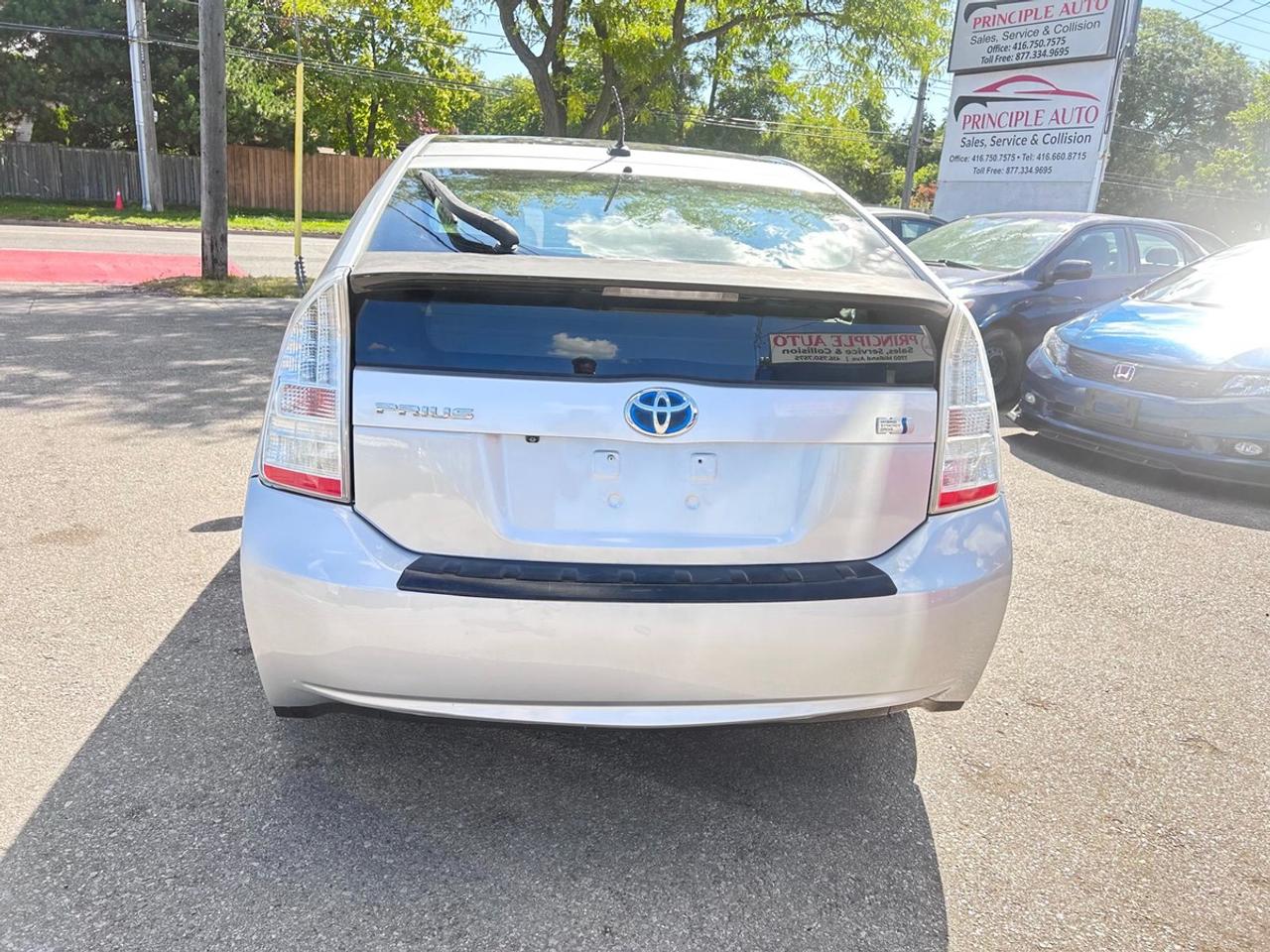 2011 Toyota Prius Two Photo3