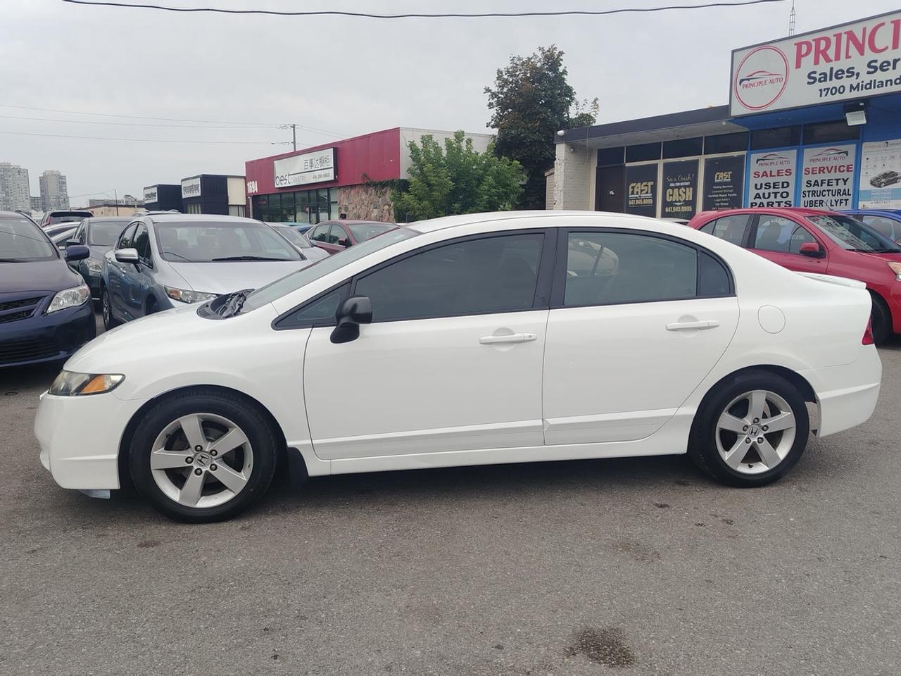 2010 Honda Civic DX-G Photo
