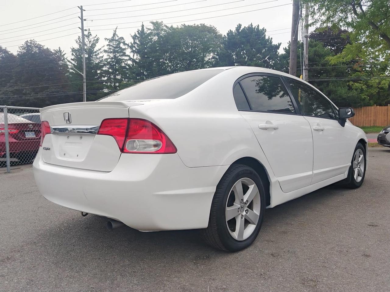 2010 Honda Civic DX-G Photo