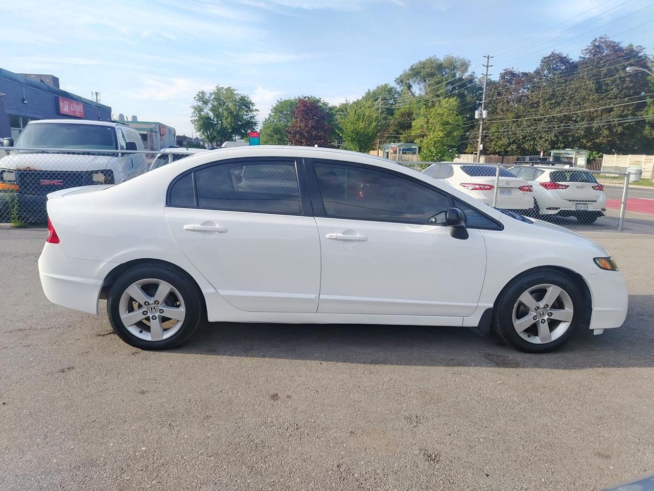 2010 Honda Civic DX-G Photo