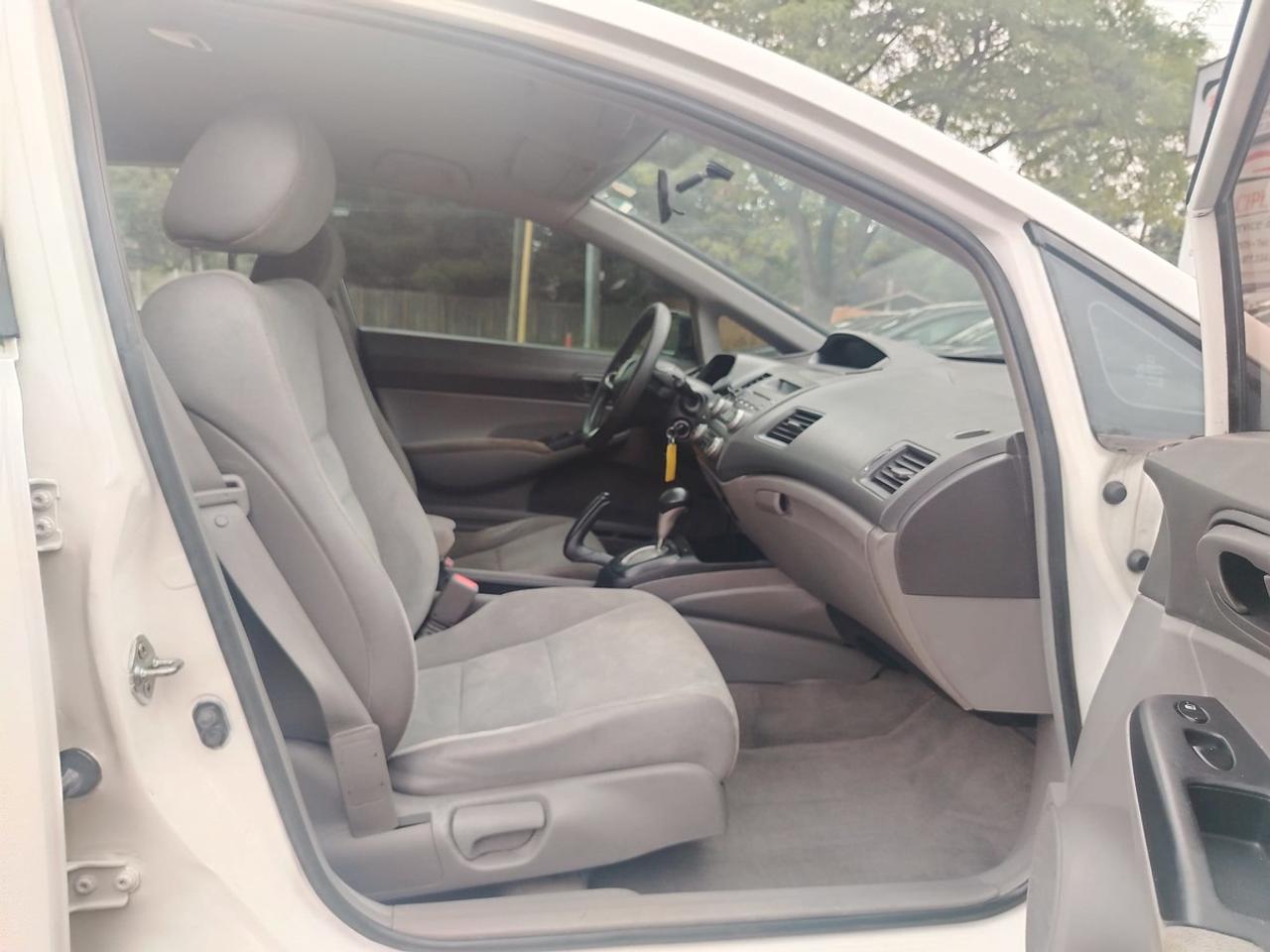2010 Honda Civic DX-G Photo