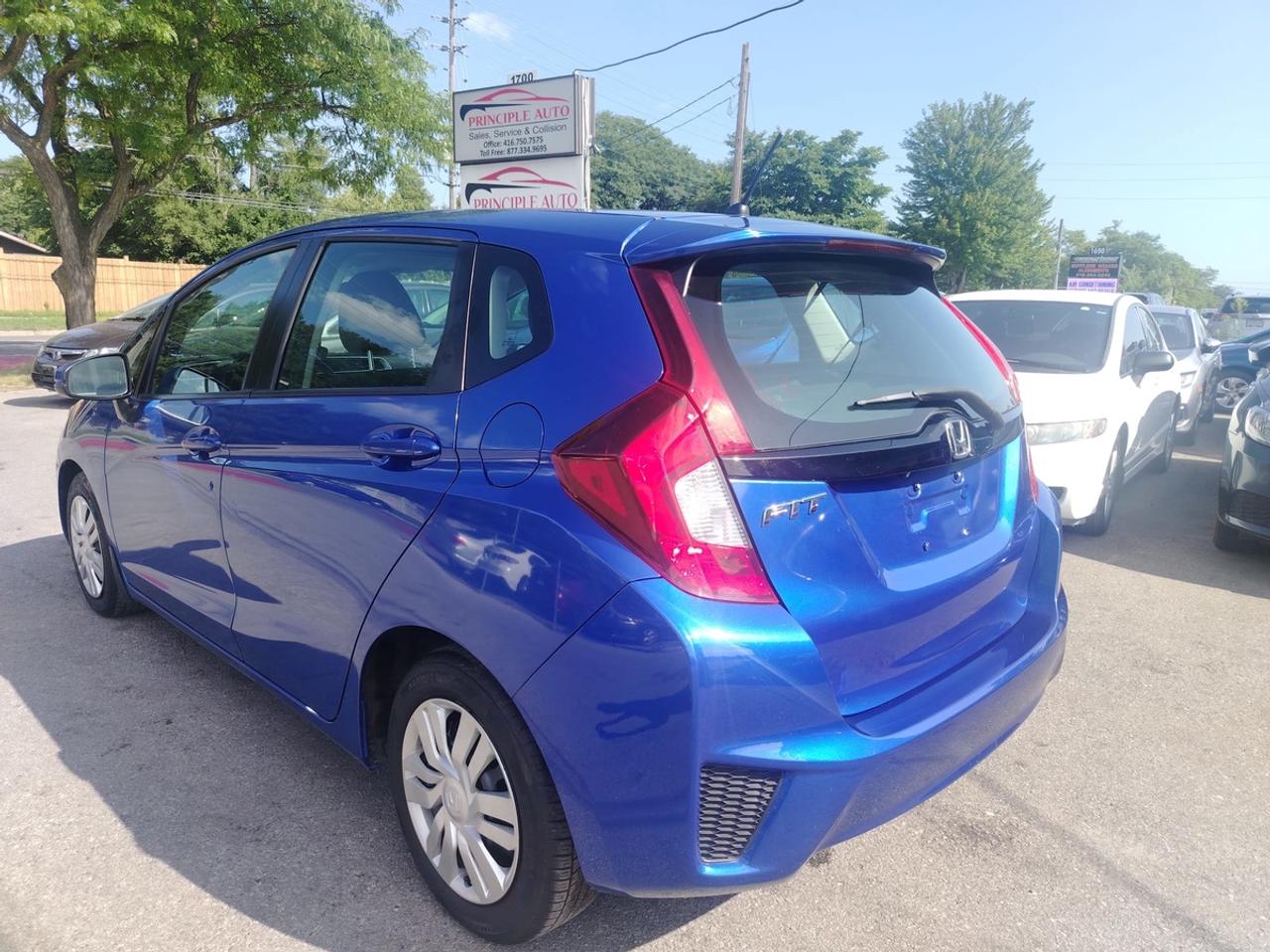 2015 Honda Fit LX Photo2