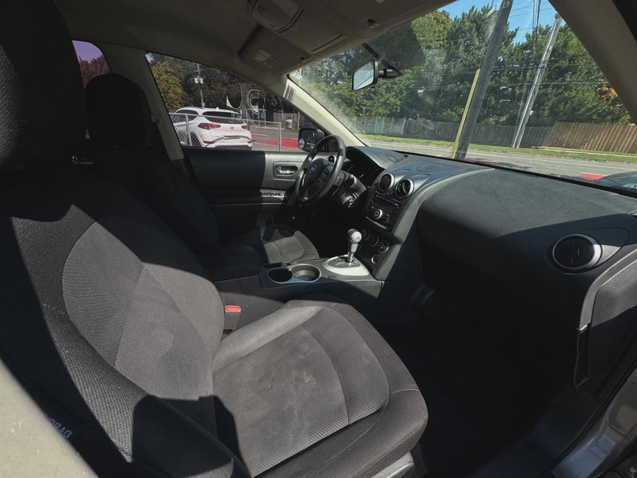 2012 Nissan Rogue SV Photo