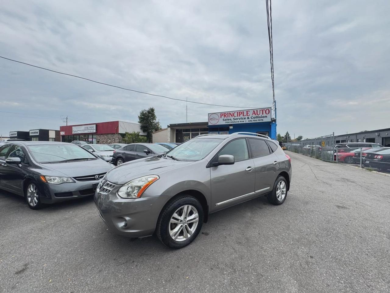 2013 Nissan Rogue SV Photo1