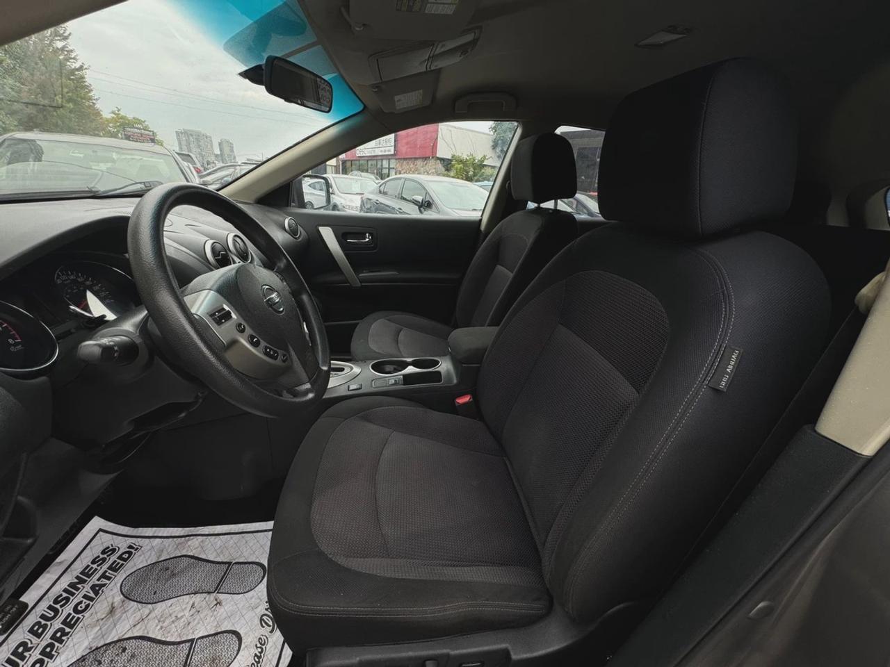2013 Nissan Rogue SV Photo