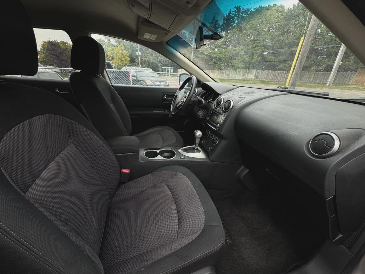 2013 Nissan Rogue SV Photo