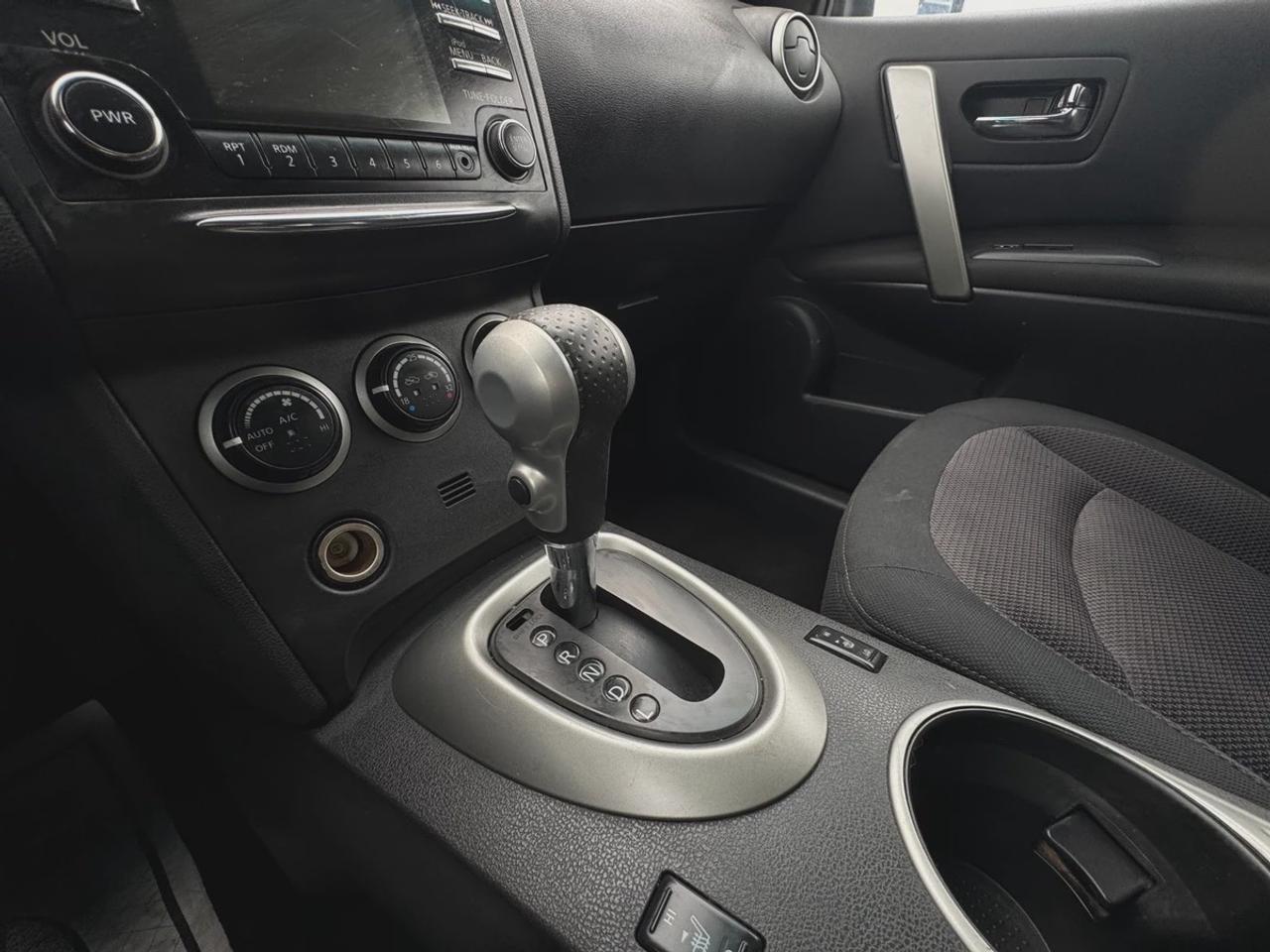 2013 Nissan Rogue SV Photo