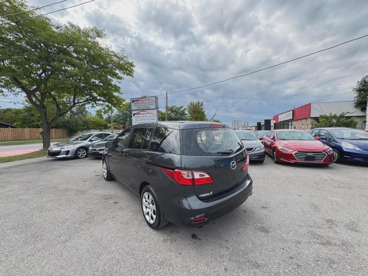 2016 Mazda MAZDA5 Touring Photo