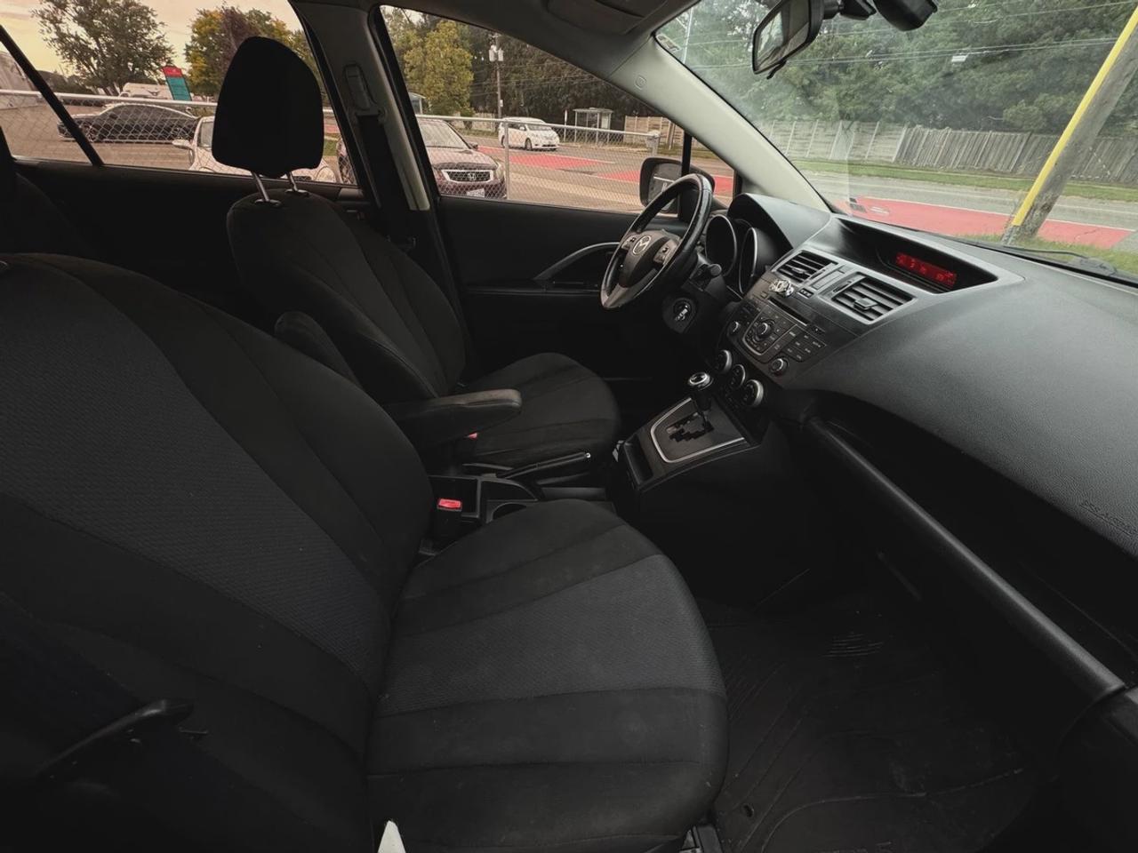 2016 Mazda MAZDA5 Touring Photo